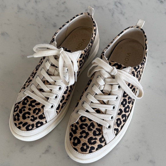 Vionic Winny Sneaker Leopard Print. - Picture 3 of 9